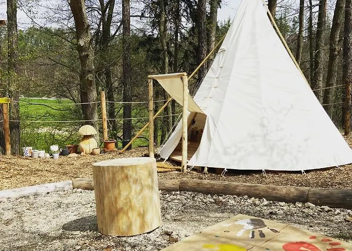 Glamping Nad Meandry Campo de lujo Unhošť
